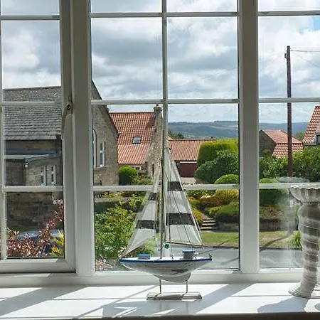 Holiday home April Cottage,