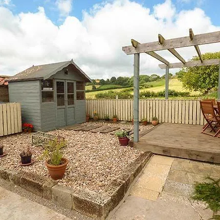 Holiday home April Cottage,