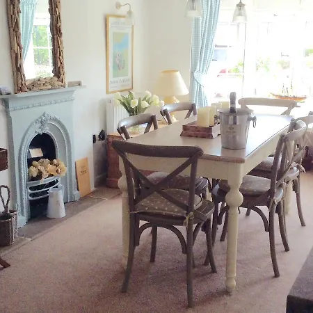 April Cottage, Holiday home *